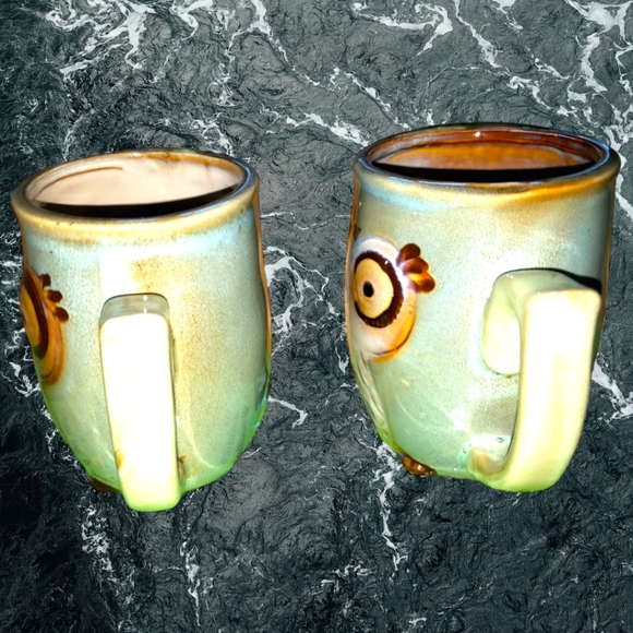 Owl City by Gibson Designs Glazed Ceramic Embossed 12 Ounces Mugs EUC Set of 2 - Picture 4 of 7